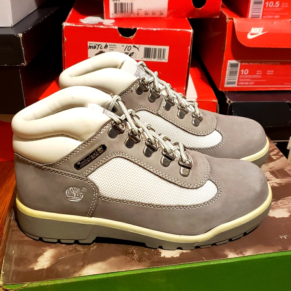TIMBERLAND: JUNIOR FIELD BOOTS. Size- 4